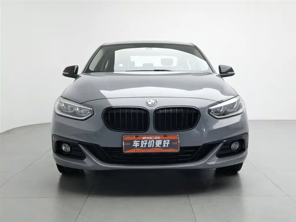 BMW 1 Series 2017 118i Sport фото 3
