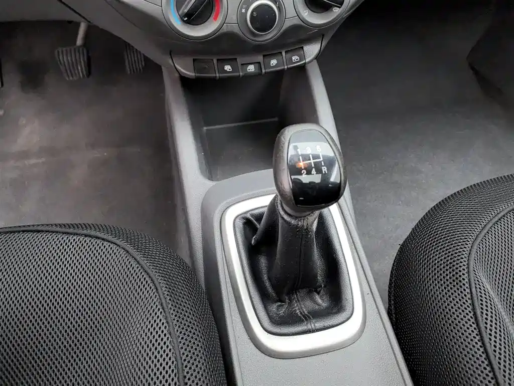 Chevrolet Sail 2015 Sail 3 1.5L Manual Ideal Sunroof Edition фото 13