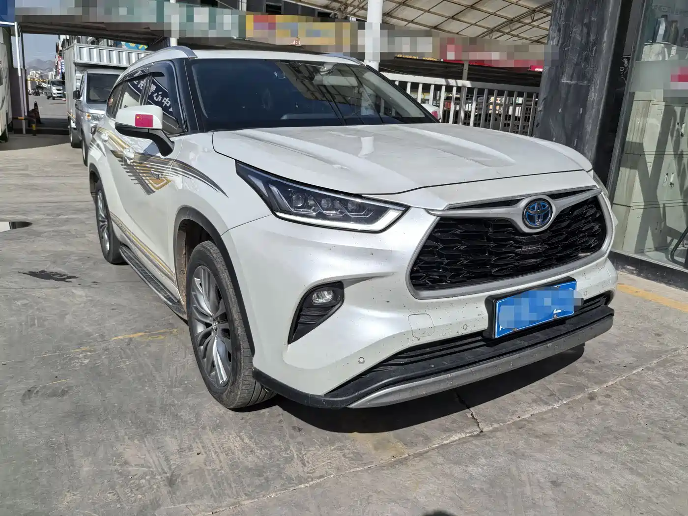 Toyota Highlander 2024 2.5L Smart Hybrid 4WD Premium 7-seater фото 3