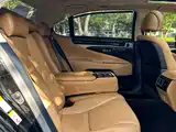 Фото 10 - Lexus LS