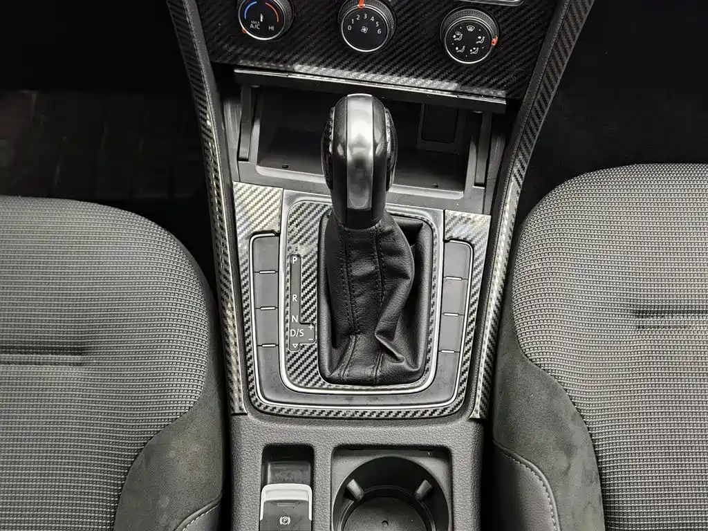 Volkswagen Golf 2018 1.6L Automatic Comfort фото 13