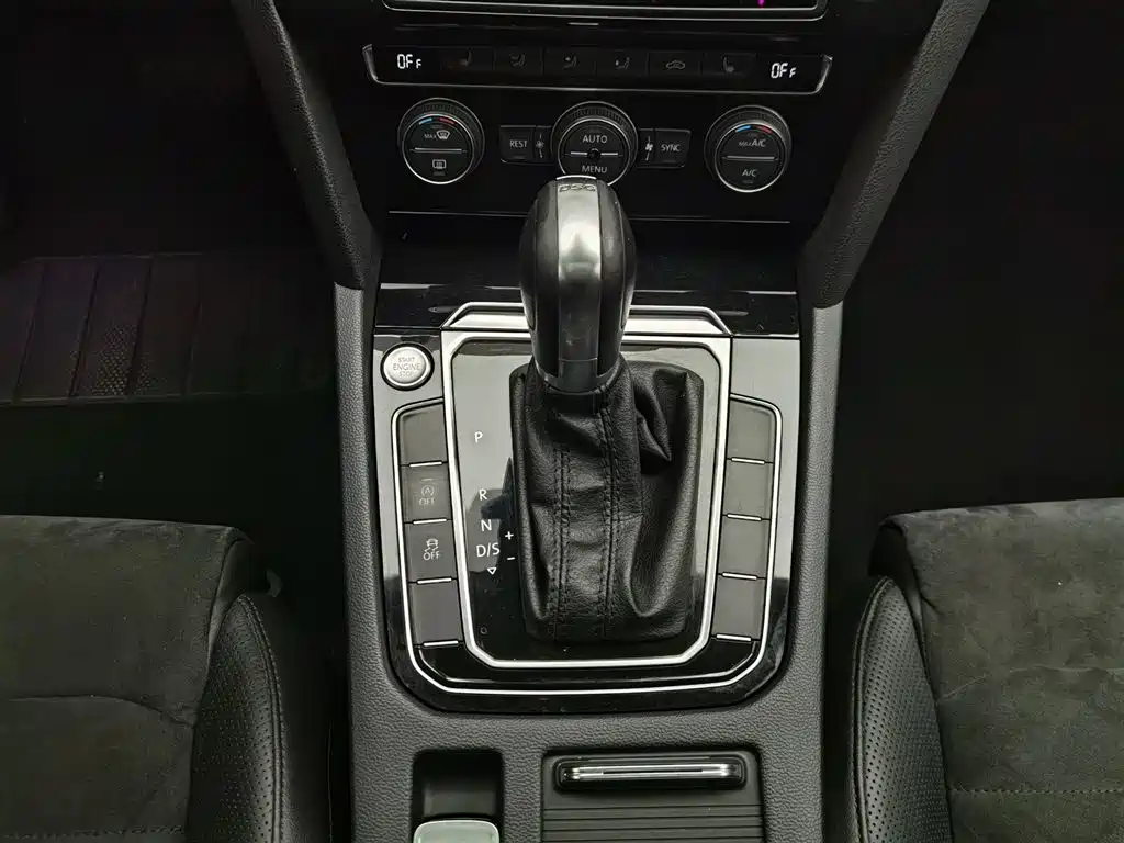 Volkswagen Magotan 2017 330TSI DSG Premium фото 13
