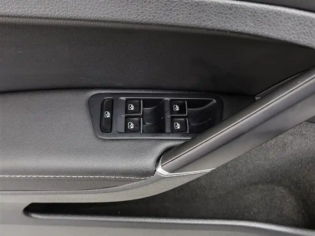 Volkswagen Golf 2018 1.6L Automatic Comfort фото 9