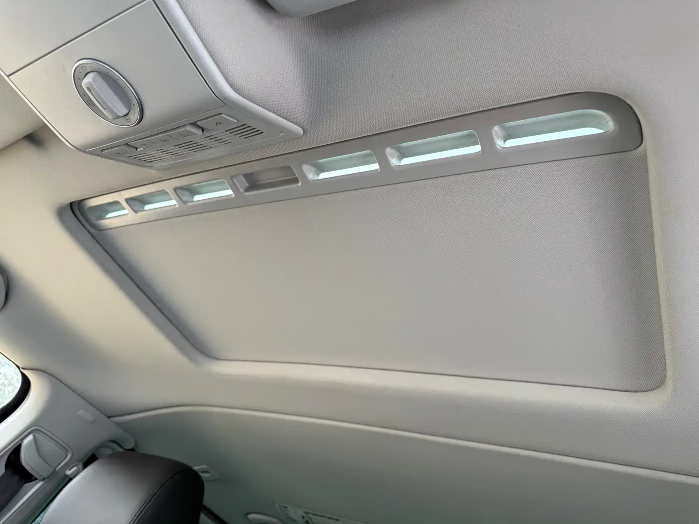Volkswagen Multivan 2018 2.0TSI 4WD Premium Edition 7-Seater фото 17