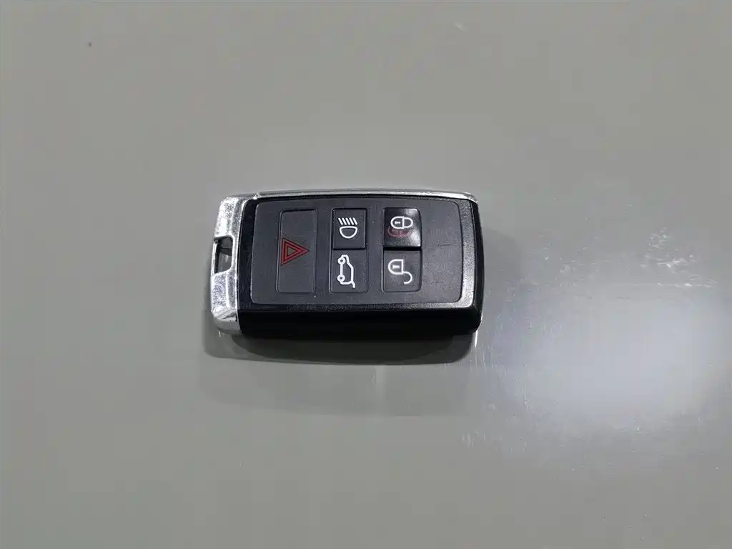 Land Rover Range Rover Evoque 2020 249PS Youth Edition фото 19