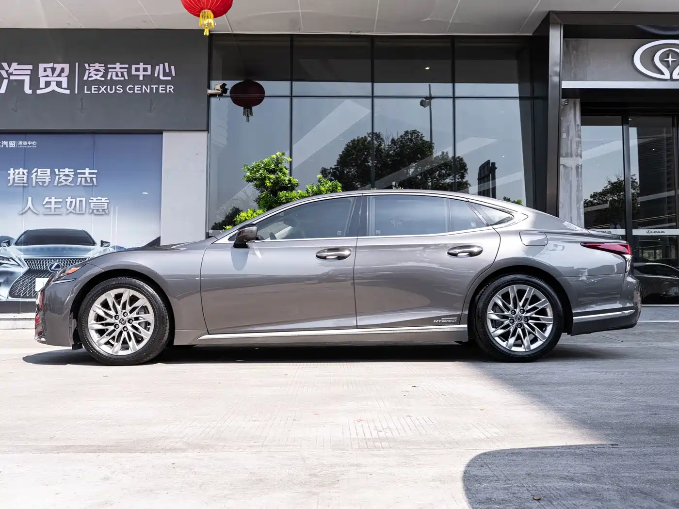 Lexus LS 2018 500h Luxury Edition China V фото 4