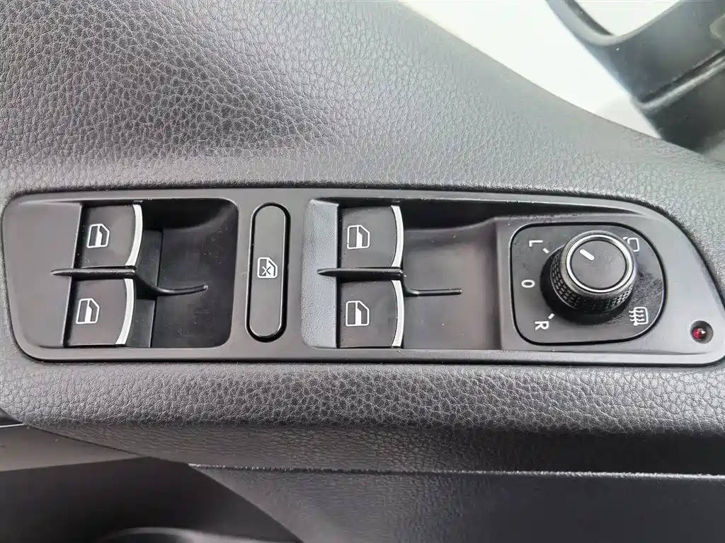 Volkswagen Tiguan 2015 1.8TSI Automatic 4WD Comfortline фото 9