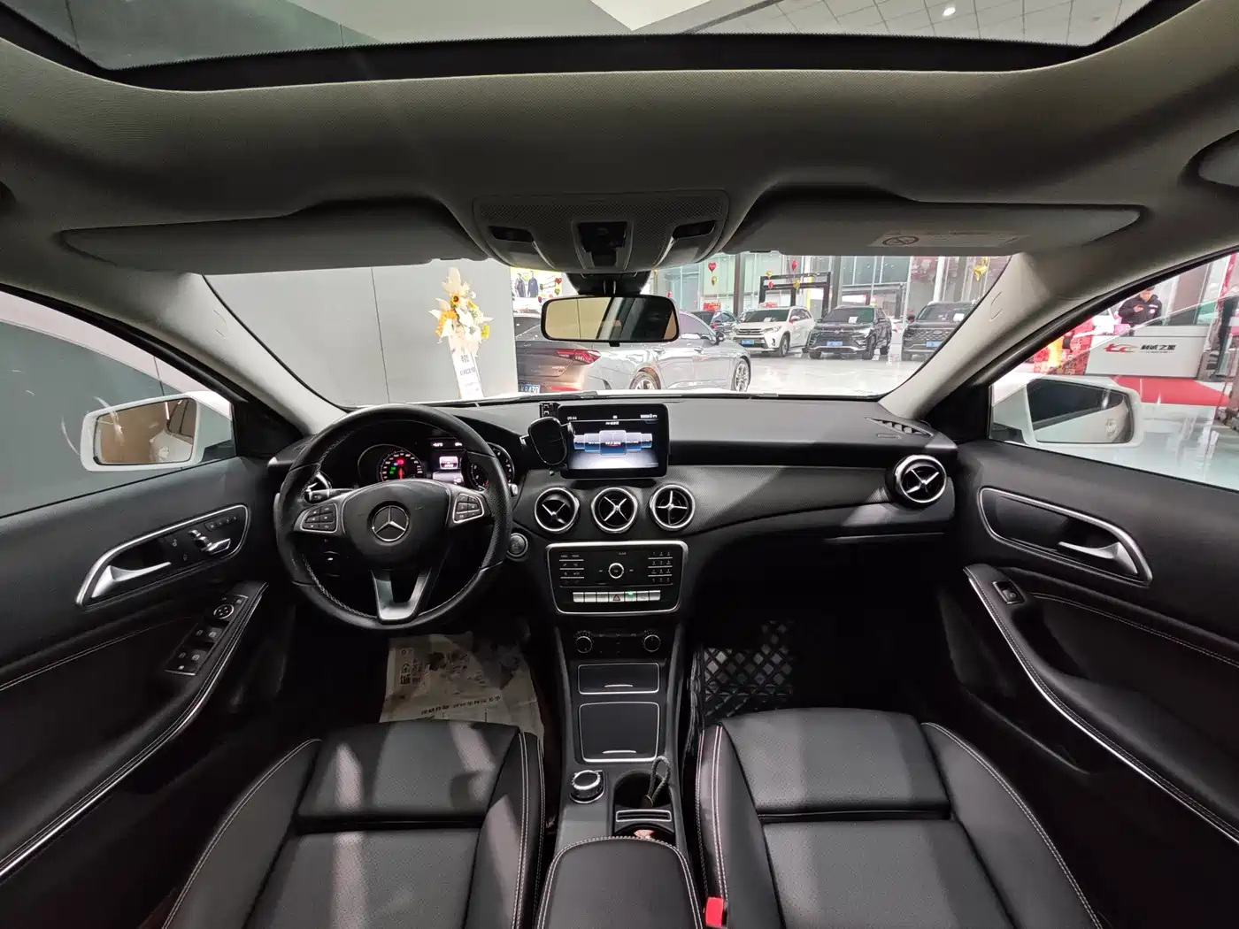 Mercedes-Benz GLA 2018 GLA 200 Dynamic фото 8