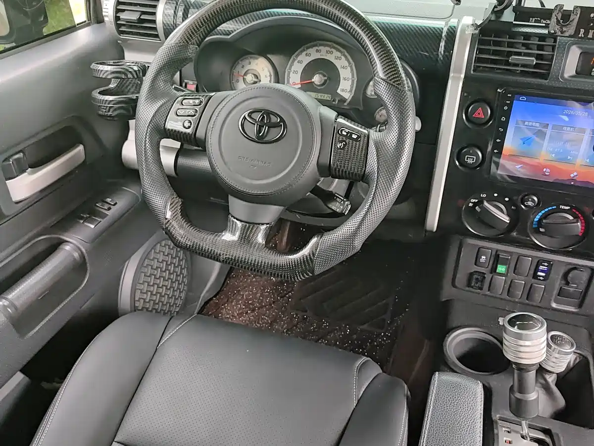 Toyota FJ Cruiser 2013 4.0L фото 17