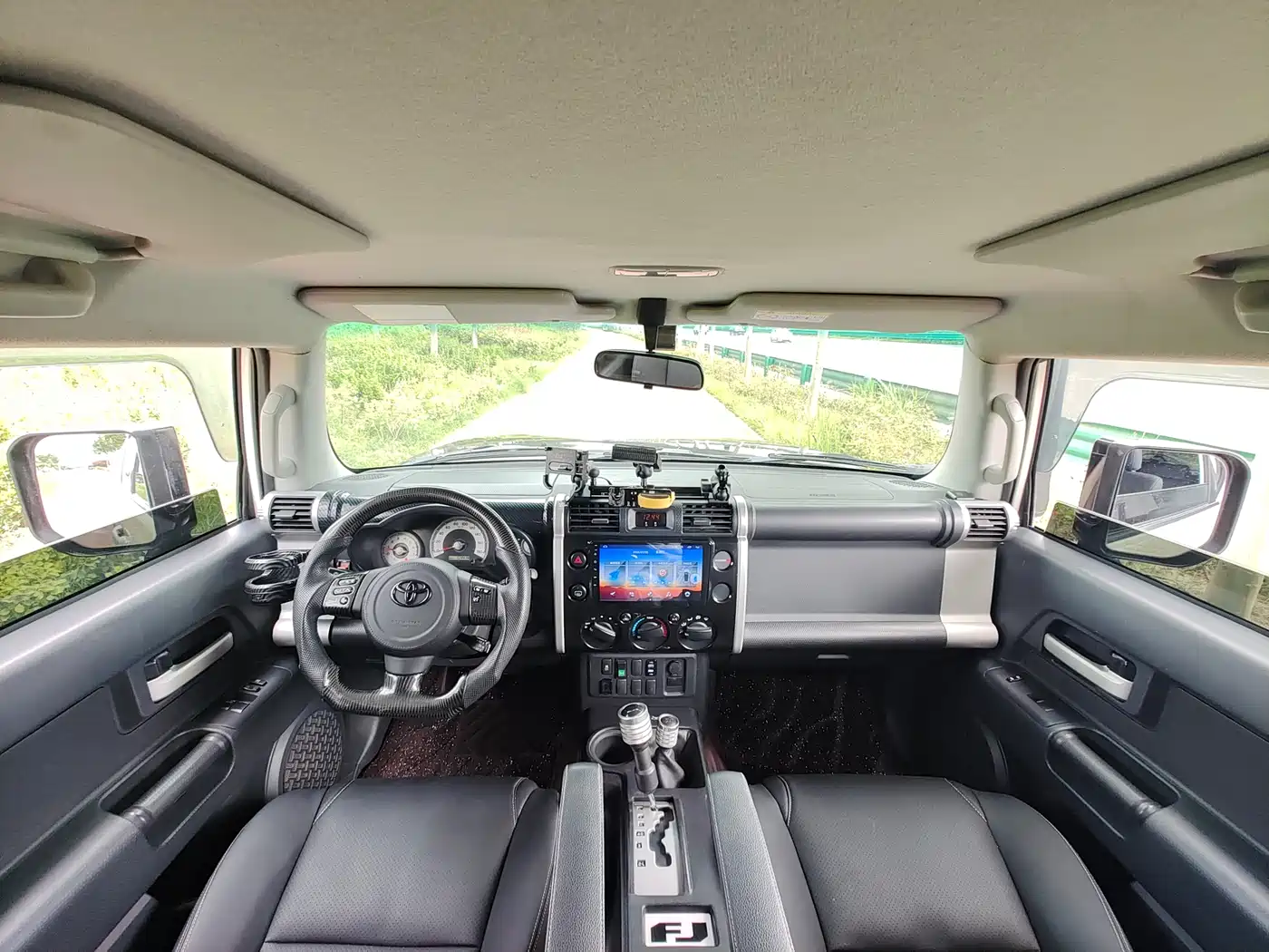 Toyota FJ Cruiser 2013 4.0L фото 15