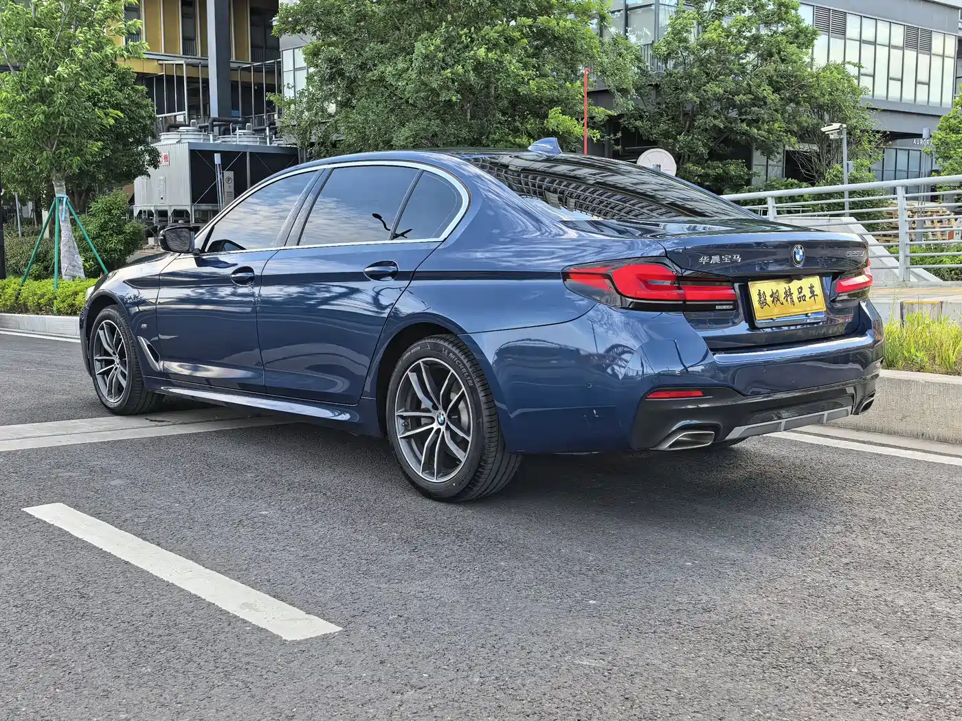 BMW 5 Series 2021 525Li M Sport Package фото 9