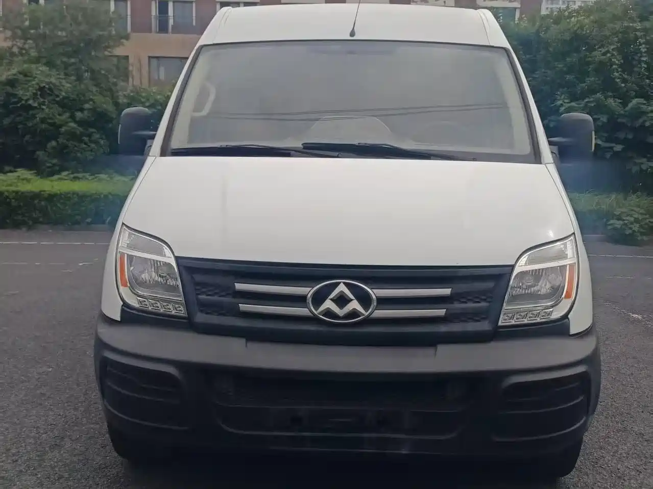 SAIC Maxus Xintu V80 2015 2.5T Manual Proud Transporter Edition Long Wheelbase Medium Roof фото 2