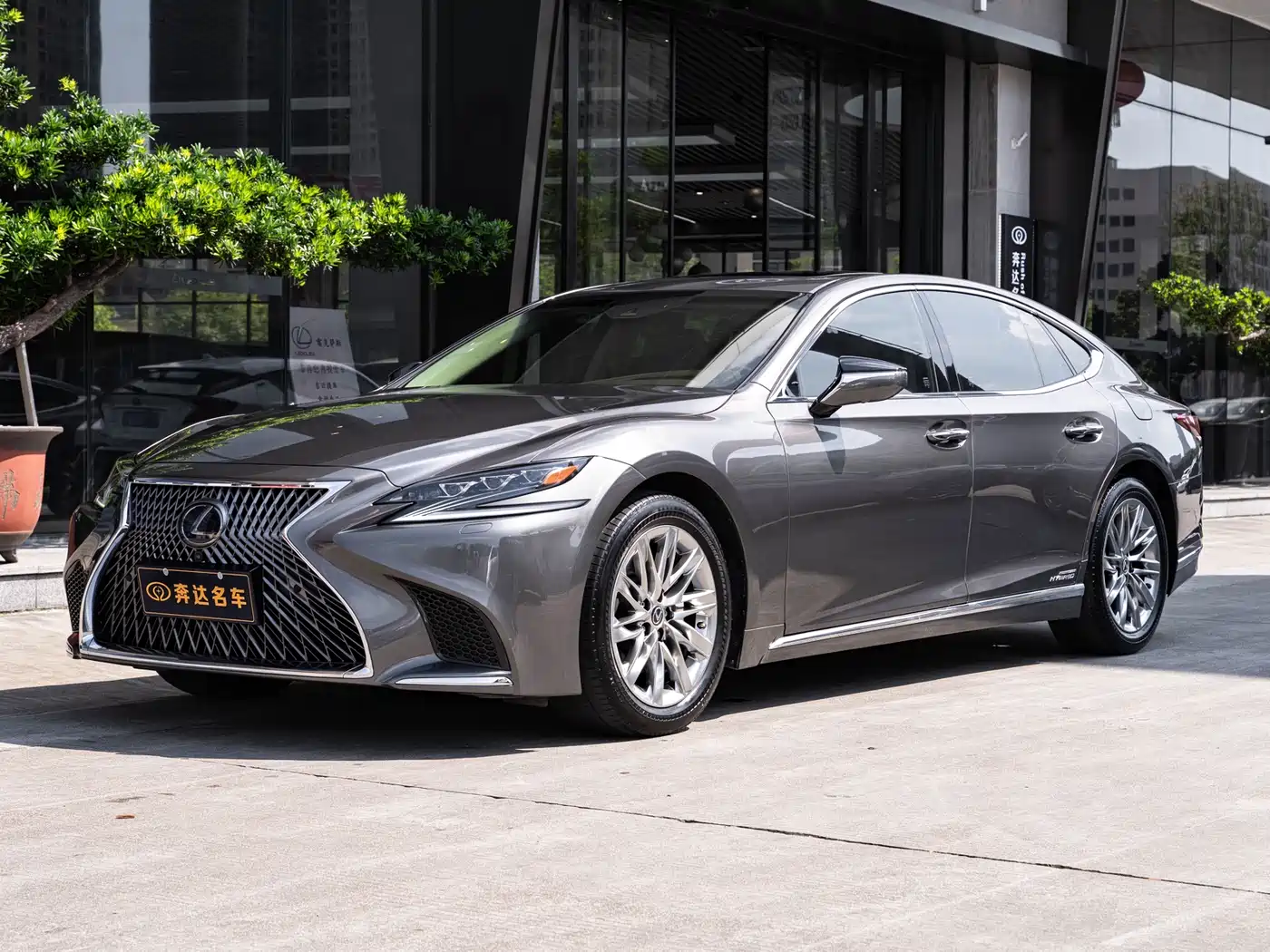 Lexus LS 2018 500h Luxury Edition China V