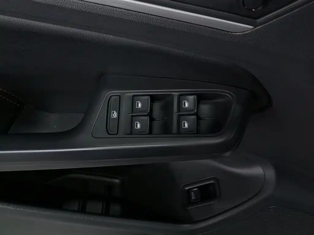 Volkswagen Lamando 2015 230TSI DSG Style фото 9
