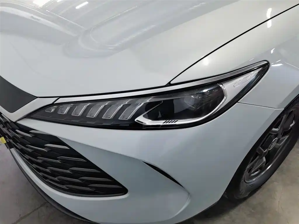 BYD Qin PLUS 2025 DM-i Smart Drive 55KM Leader фото 7