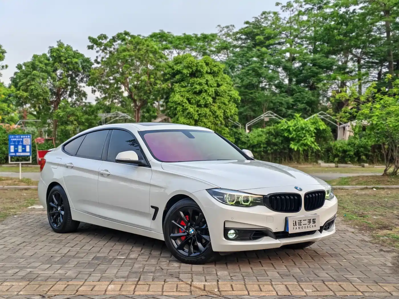 BMW 3 Series GT 2018 320i Fashion фото 3