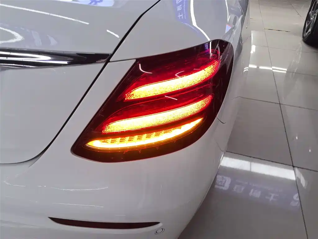 Mercedes-Benz E-Class 2019 E 300 L Sport Fashion фото 8