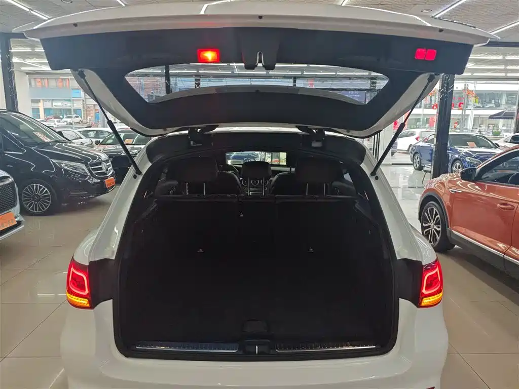 MERCEDES-BENZ GLC