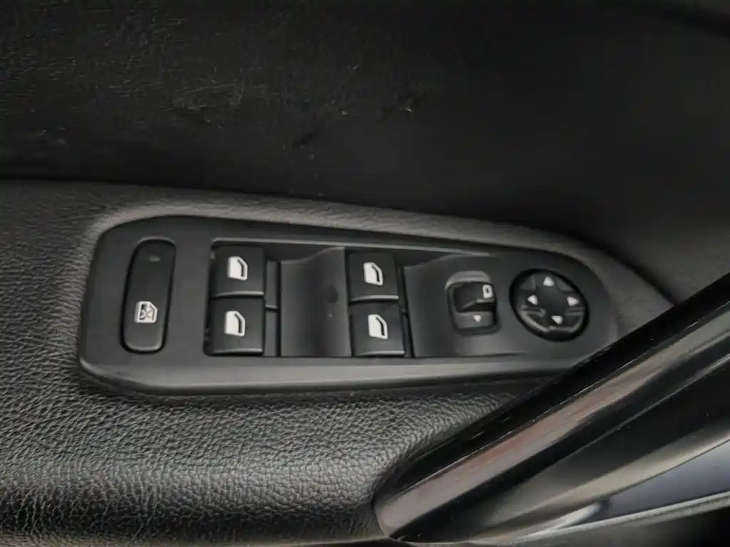 Peugeot 408 2014 1.8L Automatic Luxury Edition фото 9