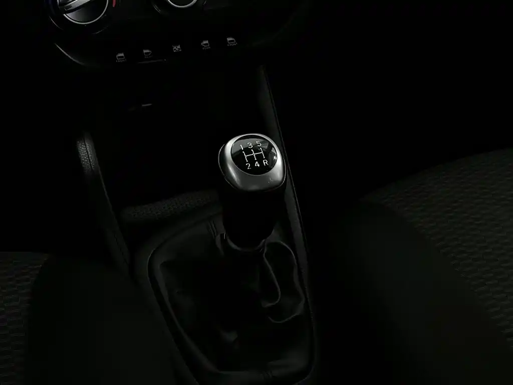 Hyundai Verna 2017 1.4L Manual Color Edition (China V) фото 13