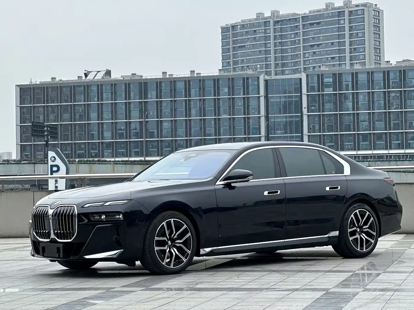 BMW 7 Series 2023 Model 735Li M Sport Package