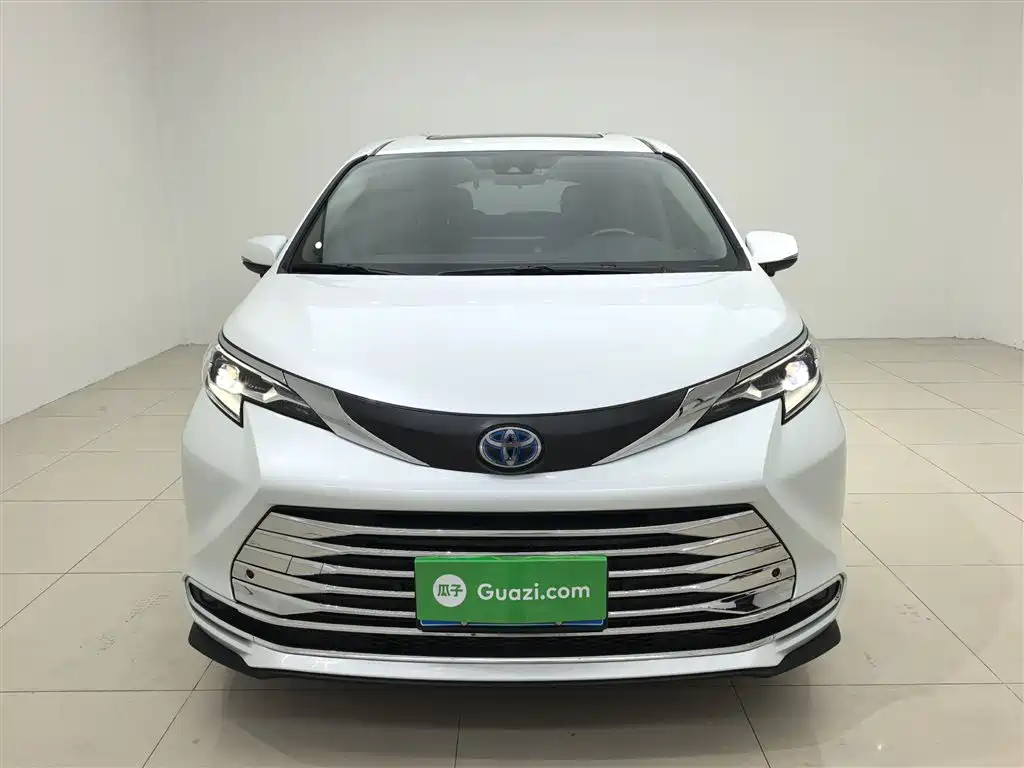 Toyota Sienna 2021 2.5L Hybrid Comfort Edition фото 24