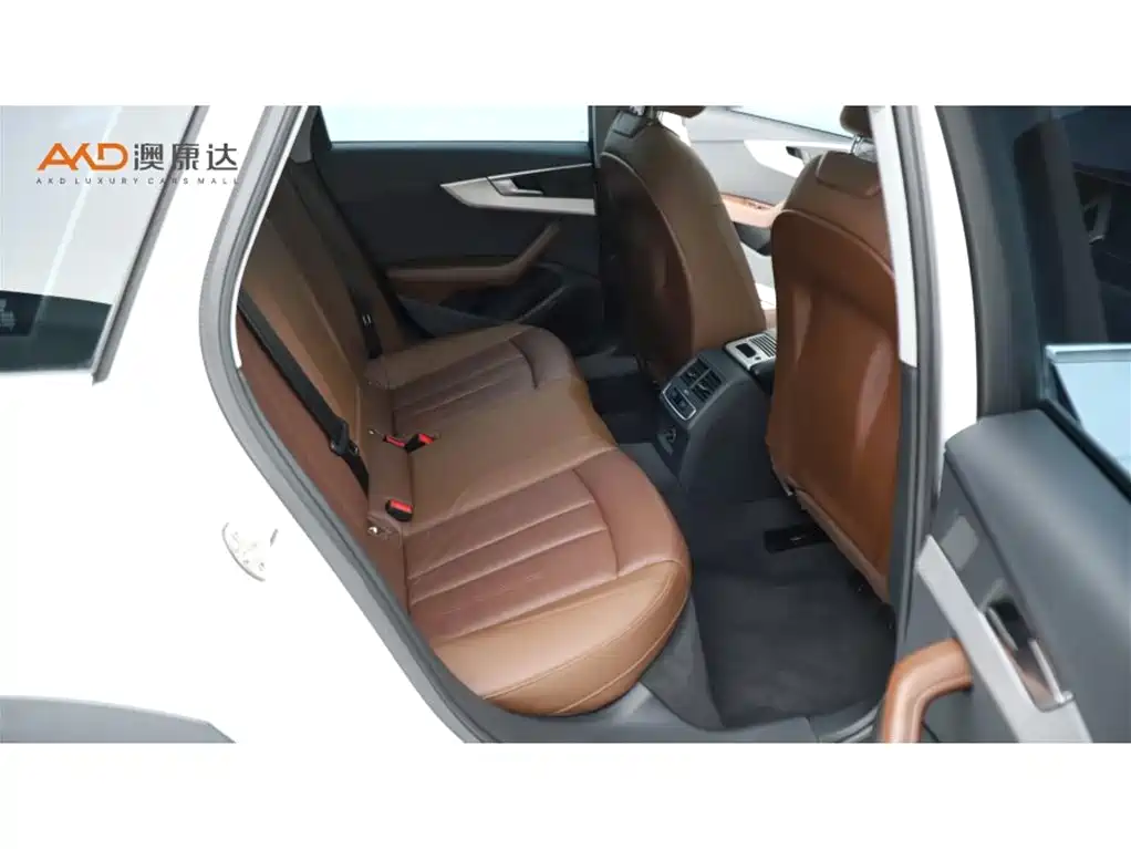 Photo 8 - Audi A4 (Import)