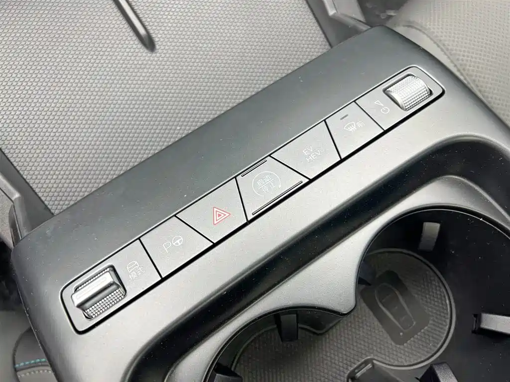 BYD Qin L 2026 Model DM-i 210KM Superior Edition фото 18