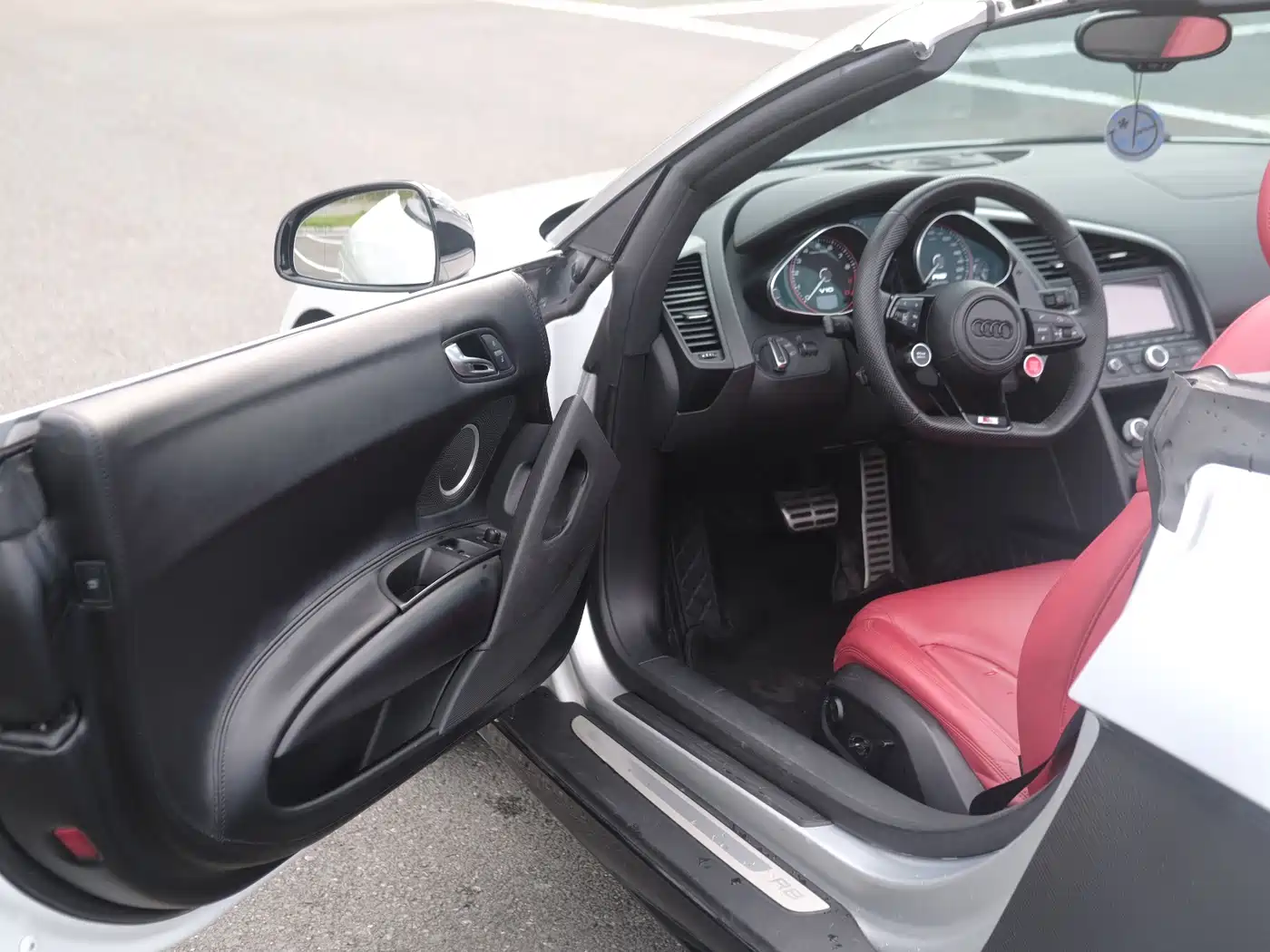 Photo 18 - Audi R8