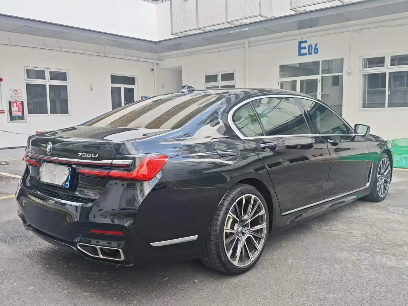 BMW 7 Series 2016 730Li Leading фото 8
