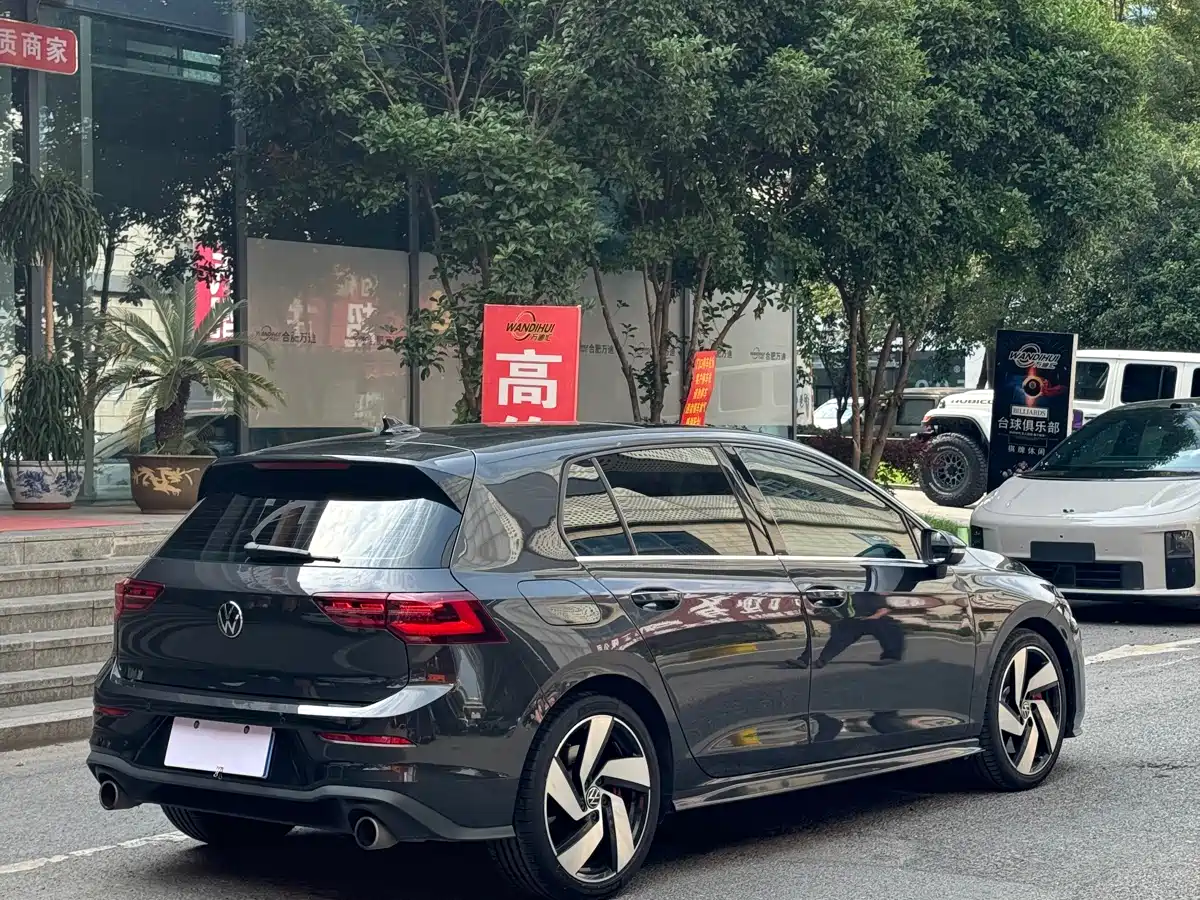 VOLKSWAGEN GOLF GTI