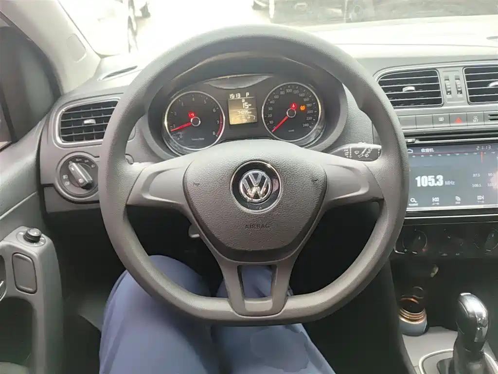 Volkswagen Polo 2014 1.6L Automatic Comfort Edition фото 11