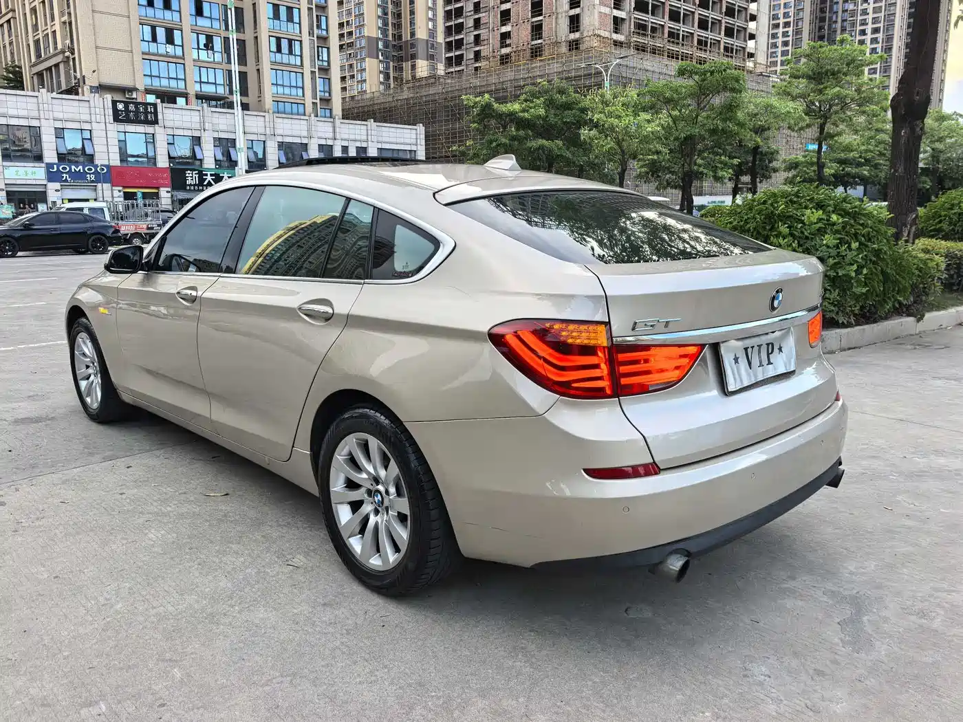 BMW 5 Series GT 2010 535i Leading Model фото 16