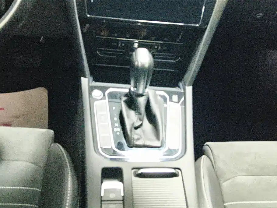 Volkswagen Magotan 2020 330TSI DSG Luxury фото 16