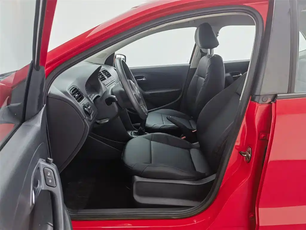 Volkswagen Polo 2013 1.4L Manual Trend Edition фото 10