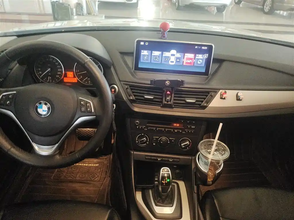 BMW X1 2014 sDrive18i Fashion Edition фото 11