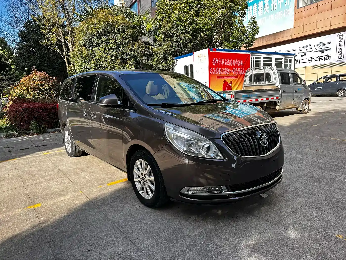Buick GL8 2014 2.4L CT Luxury Business Comfort фото 3