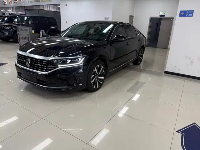 VOLKSWAGEN PASSAT 2023