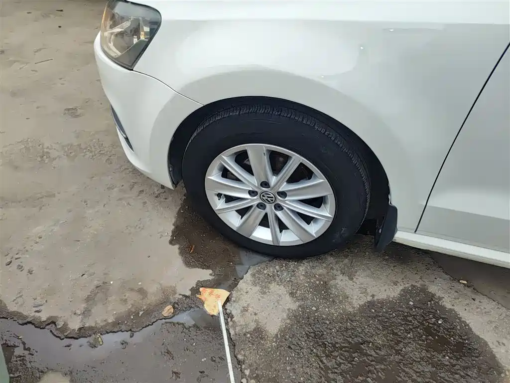 Volkswagen Polo 2014 1.6L Automatic Comfort Edition фото 23