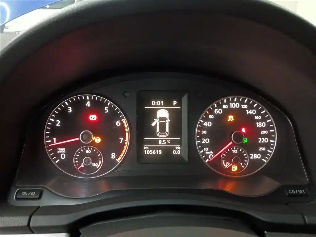 Volkswagen Scirocco 2011 2.0TSI Luxury фото 12