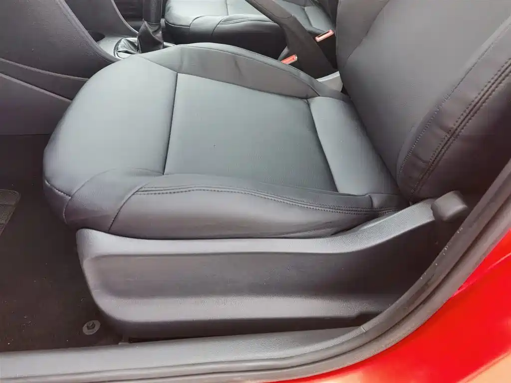 Volkswagen Polo 2013 1.4L Manual Trend Edition фото 20