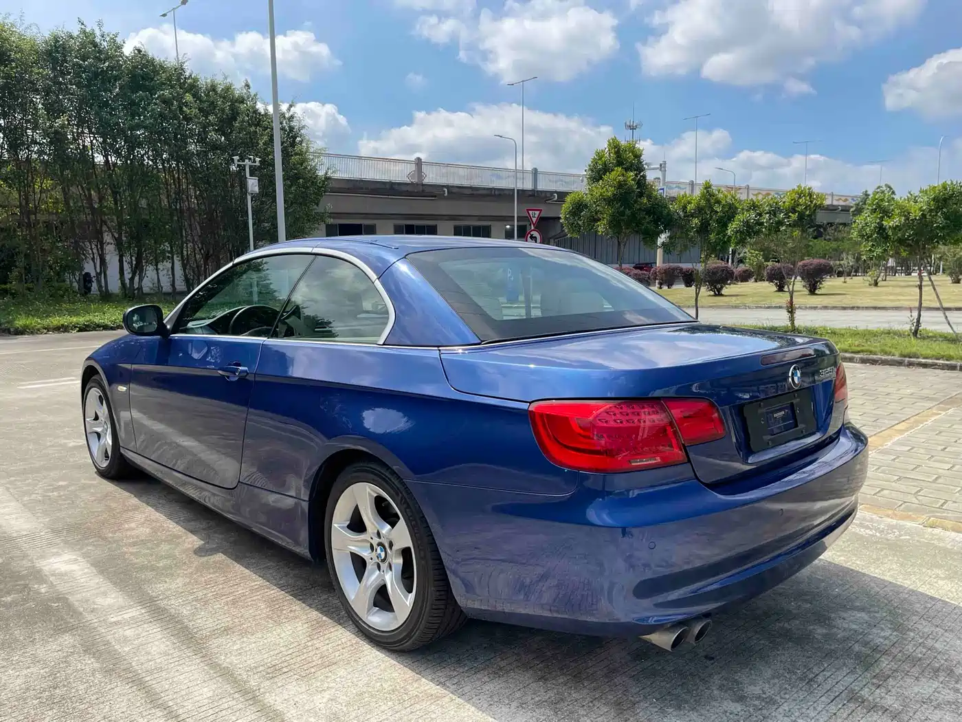 BMW 3 Series 2011 325i Luxury фото 7