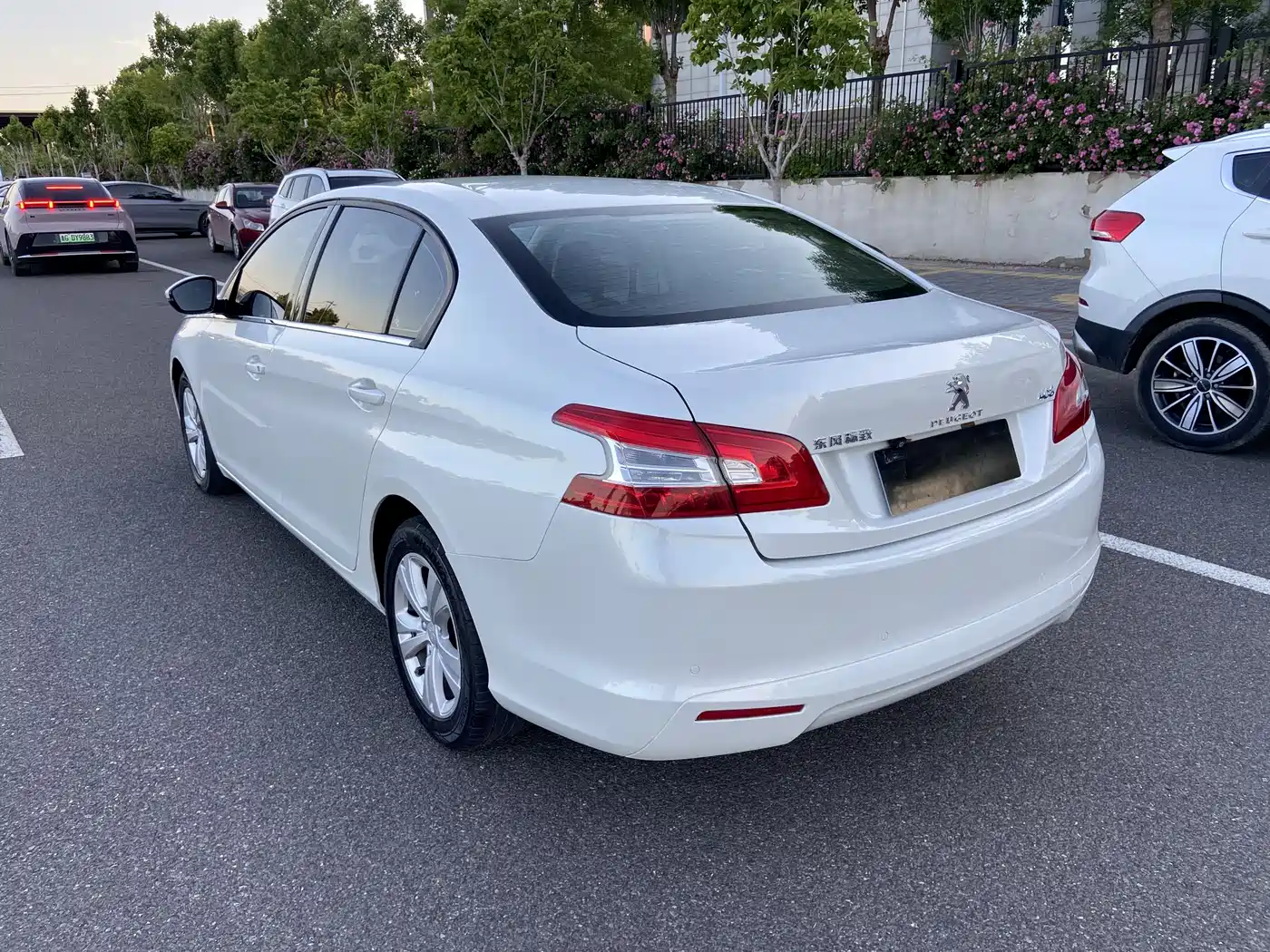 Peugeot 408 2014 1.8L Manual Leading Edition фото 6