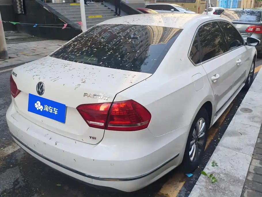 Volkswagen Passat 2014 1.8TSI DSG Luxury Navigation Edition фото 3