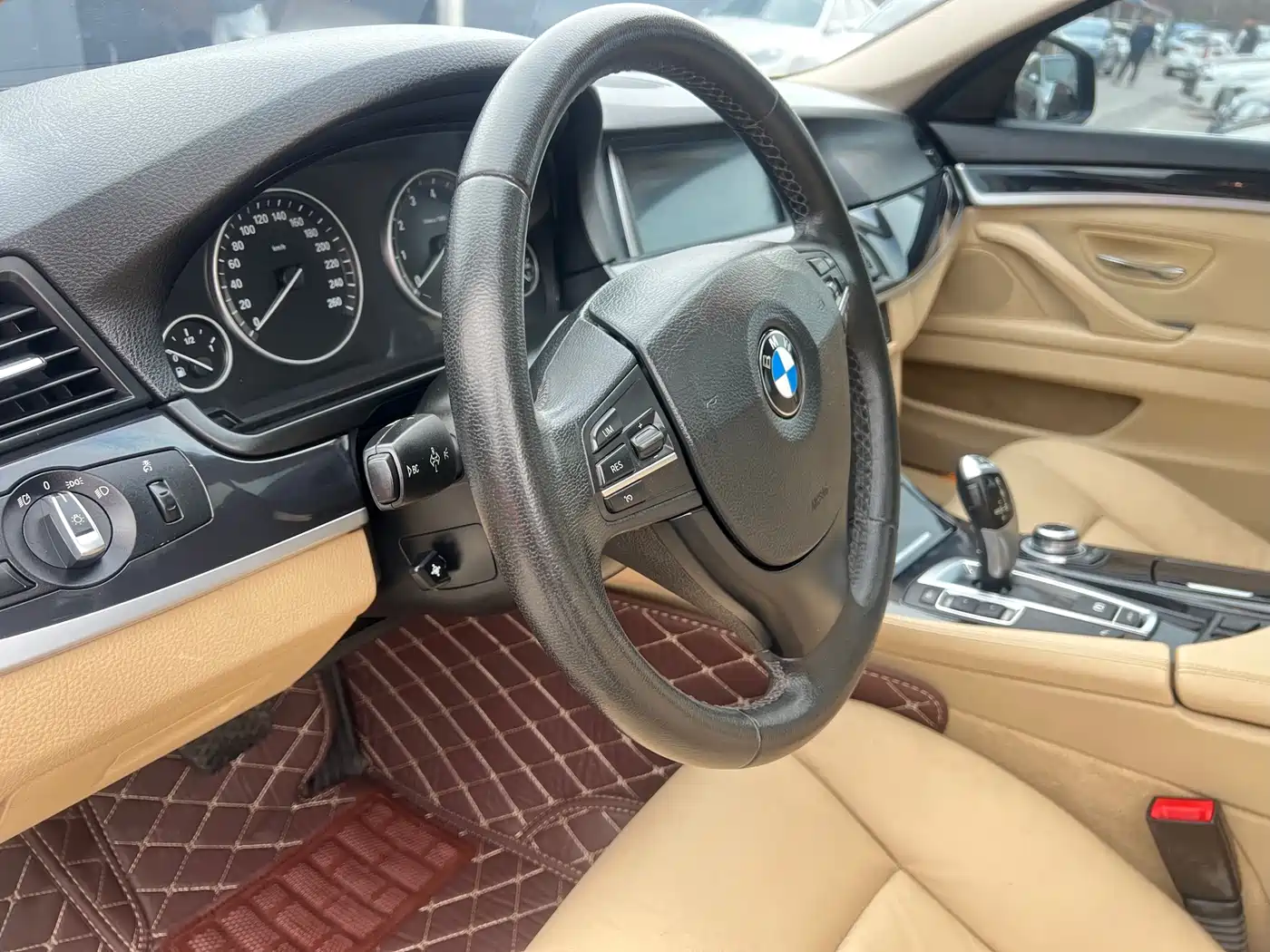 BMW 5 Series 2013 520Li Elegance фото 8