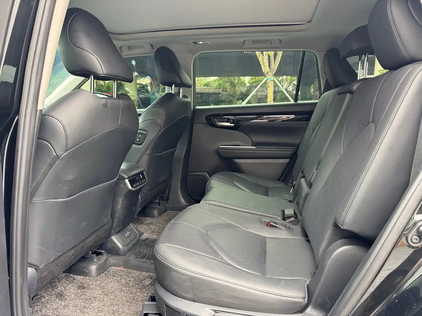 Toyota Highlander 2024 2.5L Smart Hybrid 4WD Luxury 7-seater фото 14