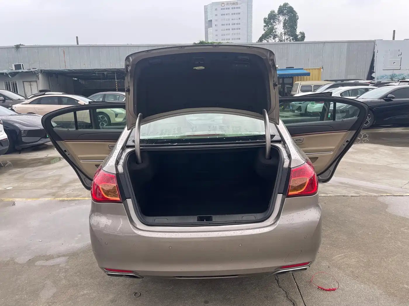 Roewe 950 2014 2012 2.4L Luxury Edition