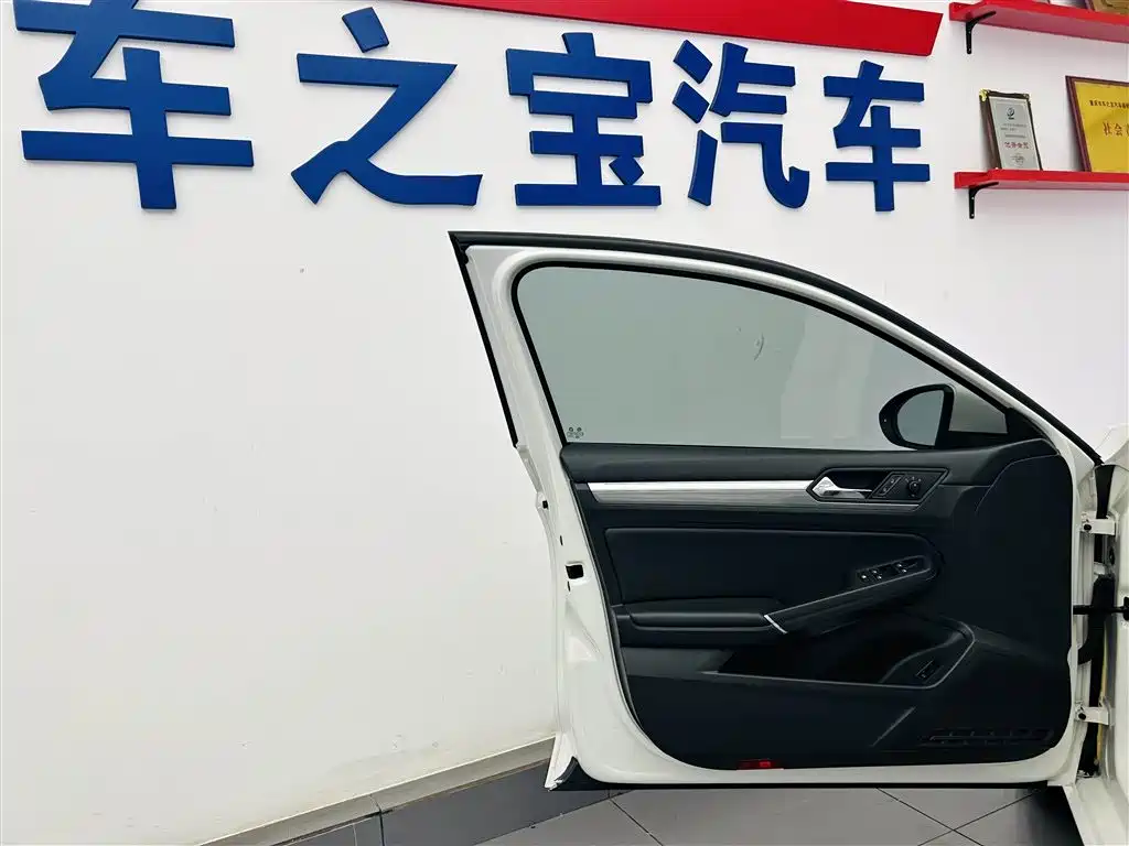 Volkswagen Lamando 2017 280TSI DSG Comfort Edition фото 21