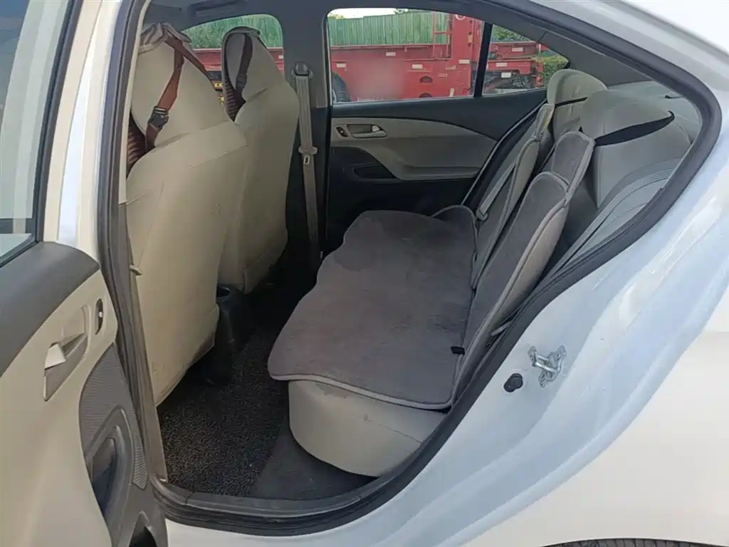 Chevrolet Sail 2015 Sail 3 1.5L Manual Ideal Sunroof Edition фото 17