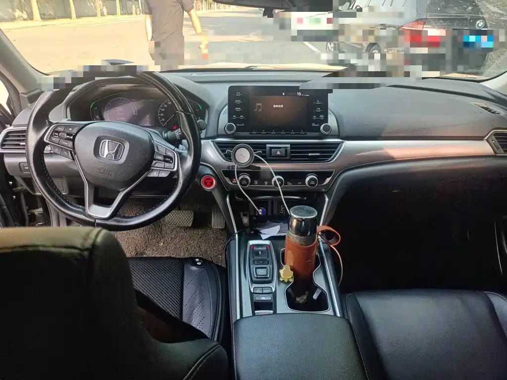 Фото 10 - Honda Accord